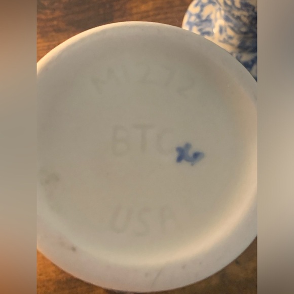 Set Of Vintage Bel-Terr China BTC USA Blue Spongeware Pottery Footed Coffee Mugs - Picture 4 of 6